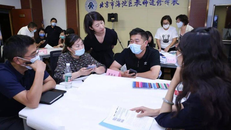 2025年成人学历落户政策解析：机遇与挑战并存